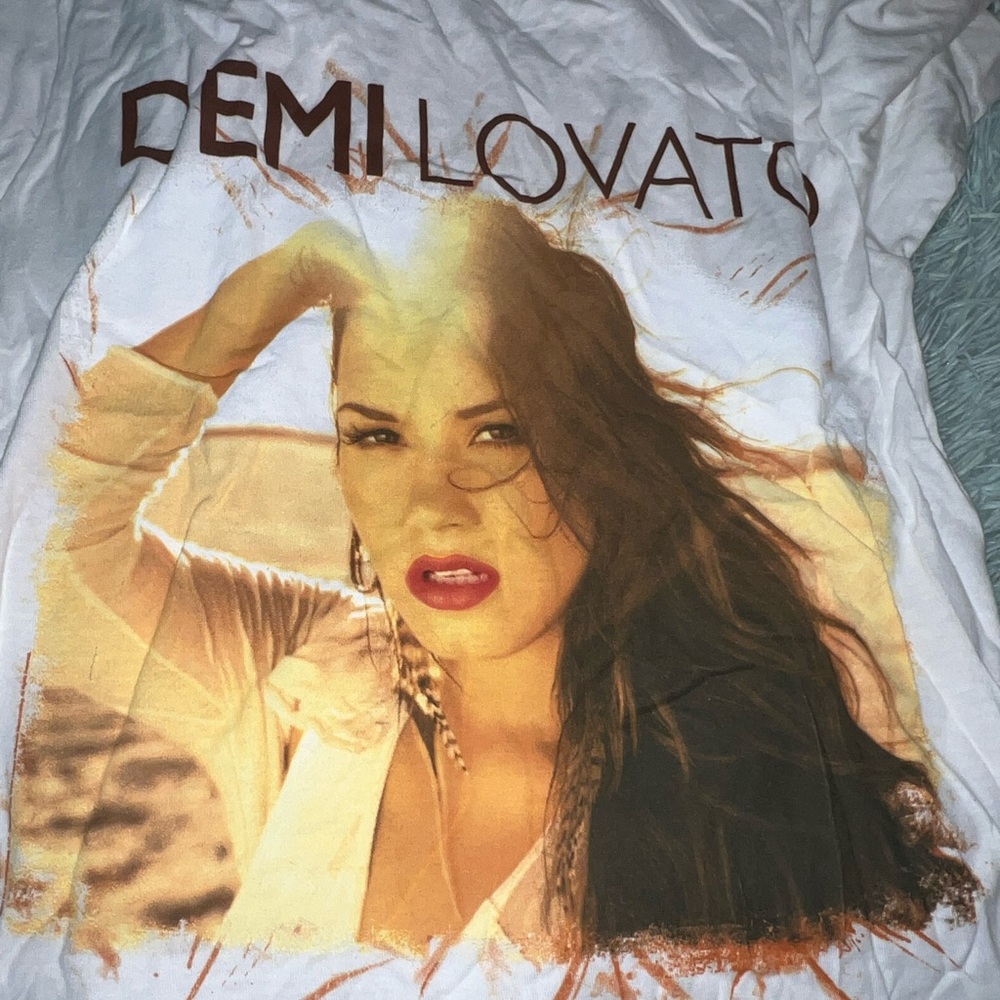Demi Lovato tour 2012 size small tee